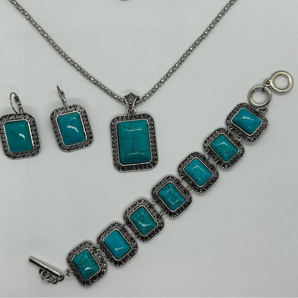 Stunning 3-Pc Vintage Faux Turquoise Silver tone Jewelry Set Boho chic vintage